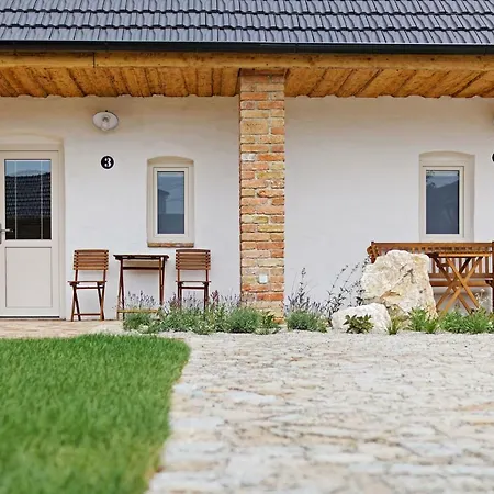 Apartment Cyklopenzion U Capu Jevisovka
