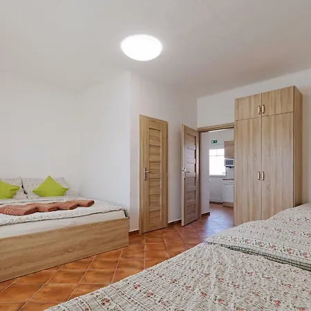 Apartment Cyklopenzion U Capu *